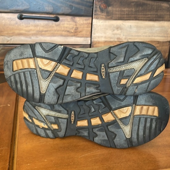 Keen Presidio Suede Shoes Size 11 - Picture 9 of 11